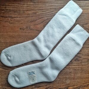375a. white vintage RefrigiWear Style 33 acrylic blend knee socks, 10-13